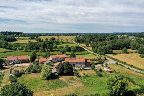 Roue D'Escampette Gite D'Etape Et De Sejour Champagnat  Buitenkant foto